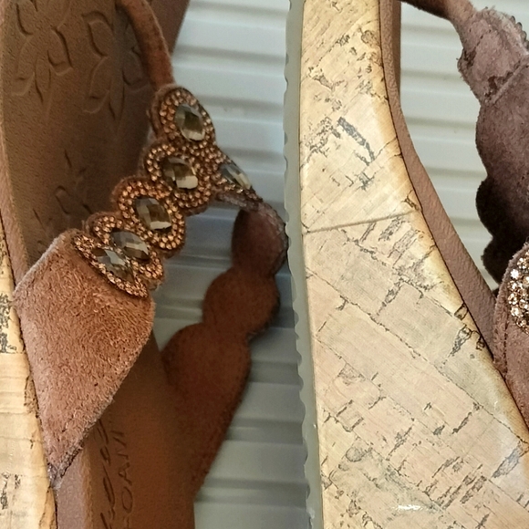 Luxe Foam Wedges - Picture 11 of 11